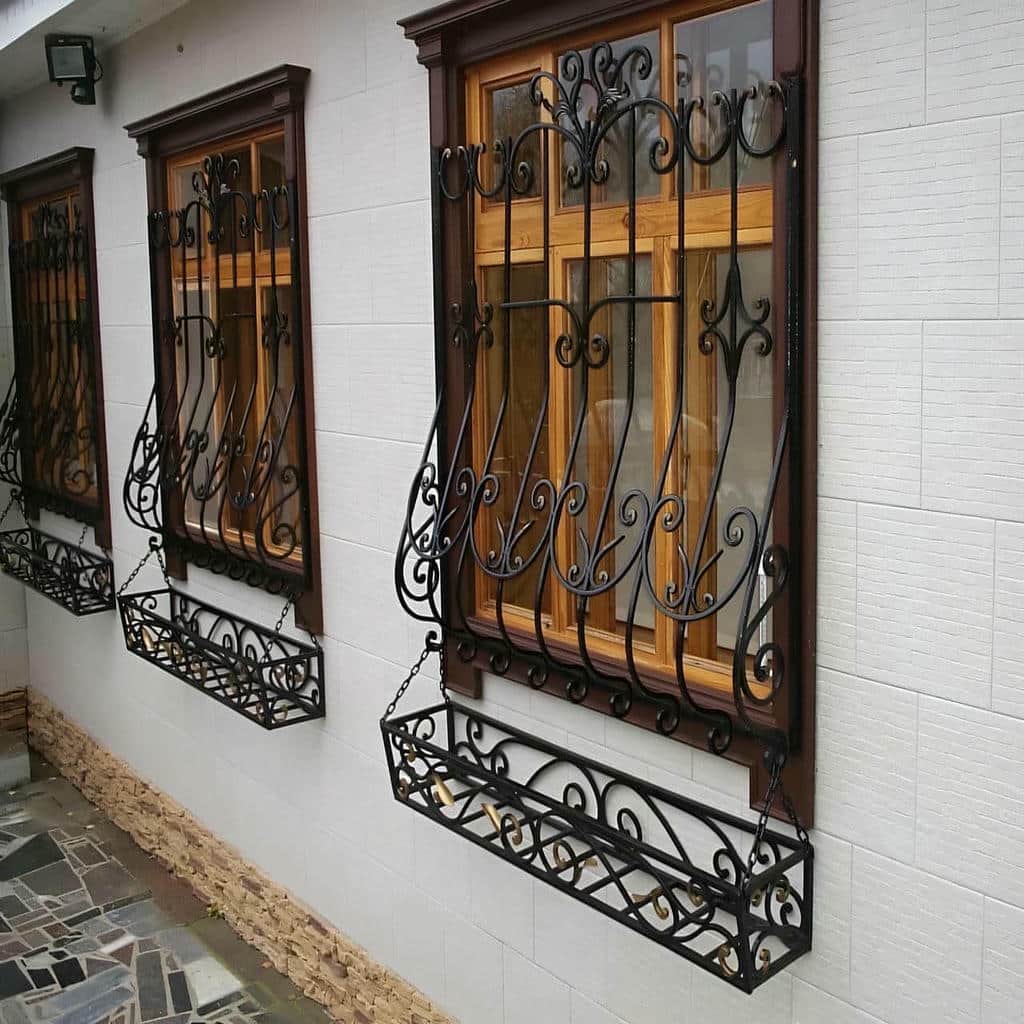حفاظ پنجره دوجداره فرفورژه طراحی شده