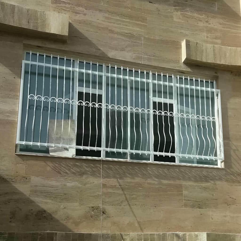 حفاظ پنجره دوجداره آهنی با طراحی خاص حفاظ پنجره دوجداره آهنی با طراحی خاص