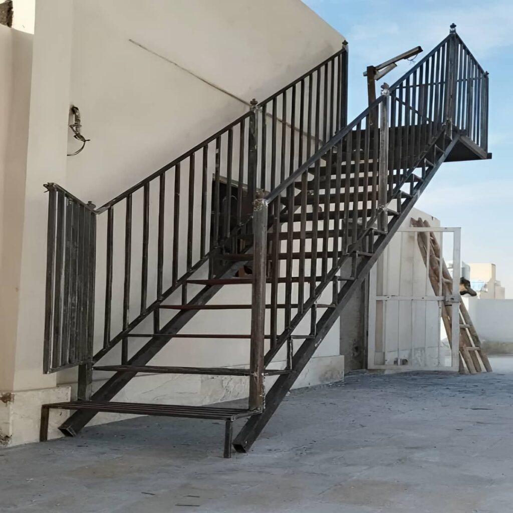 نرده فلزی بالکن با ابعاد اختصاصی پروژه