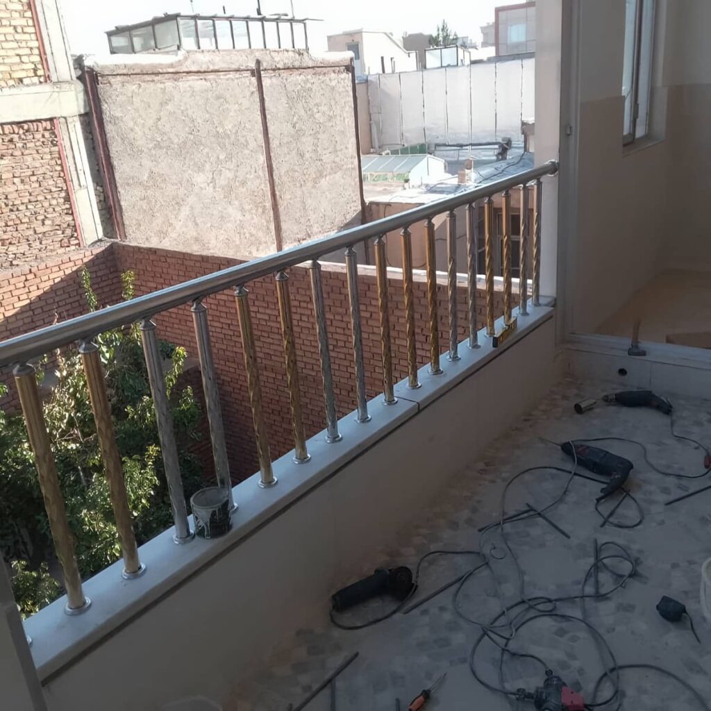 نرده کلاسیک بالکن با طراحی سنتی