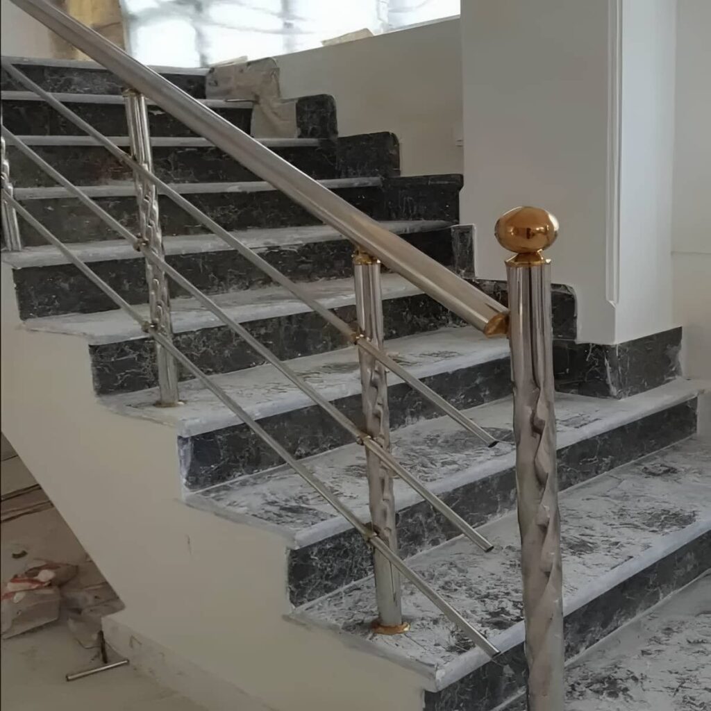 نرده استیل بالکن با متریال ضد زنگ
