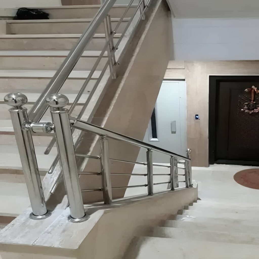 نرده استیل بالکن با مدل اختصاصی پروژه