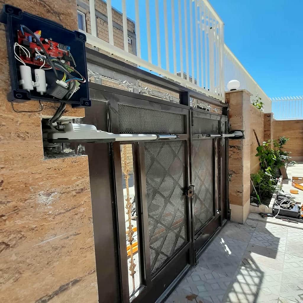 موتور درب پارکینگ با سیستم کنترل مناسب موتور درب پارکینگ با سیستم کنترل مناسب
