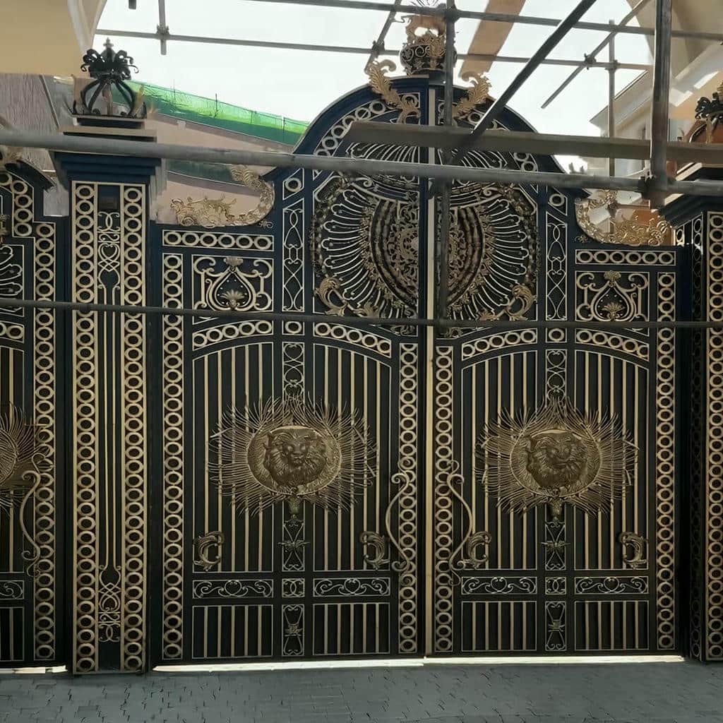 درب آهنی برای فضای پارکینگ