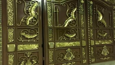 درب پارکینگ پروژه نوساز با طراحی فلزی مدرن