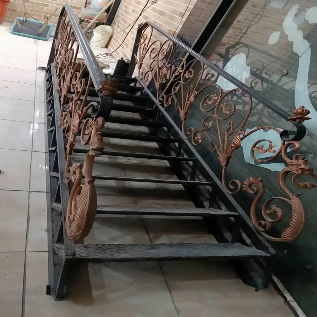 نرده فرفورژه راه پله نمونه اجرای تخصصی