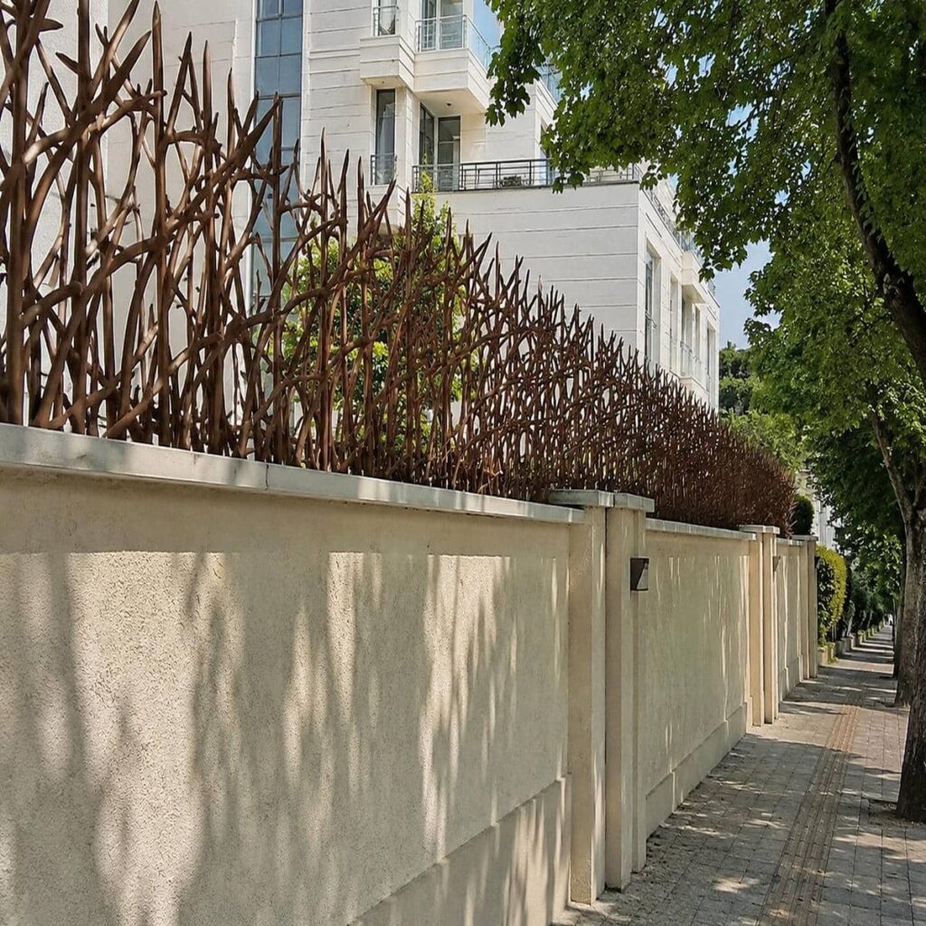 حفاظ دیوار حیاط مدل سرنیزه ای حفاظ دیوار حیاط مدل سرنیزه ای