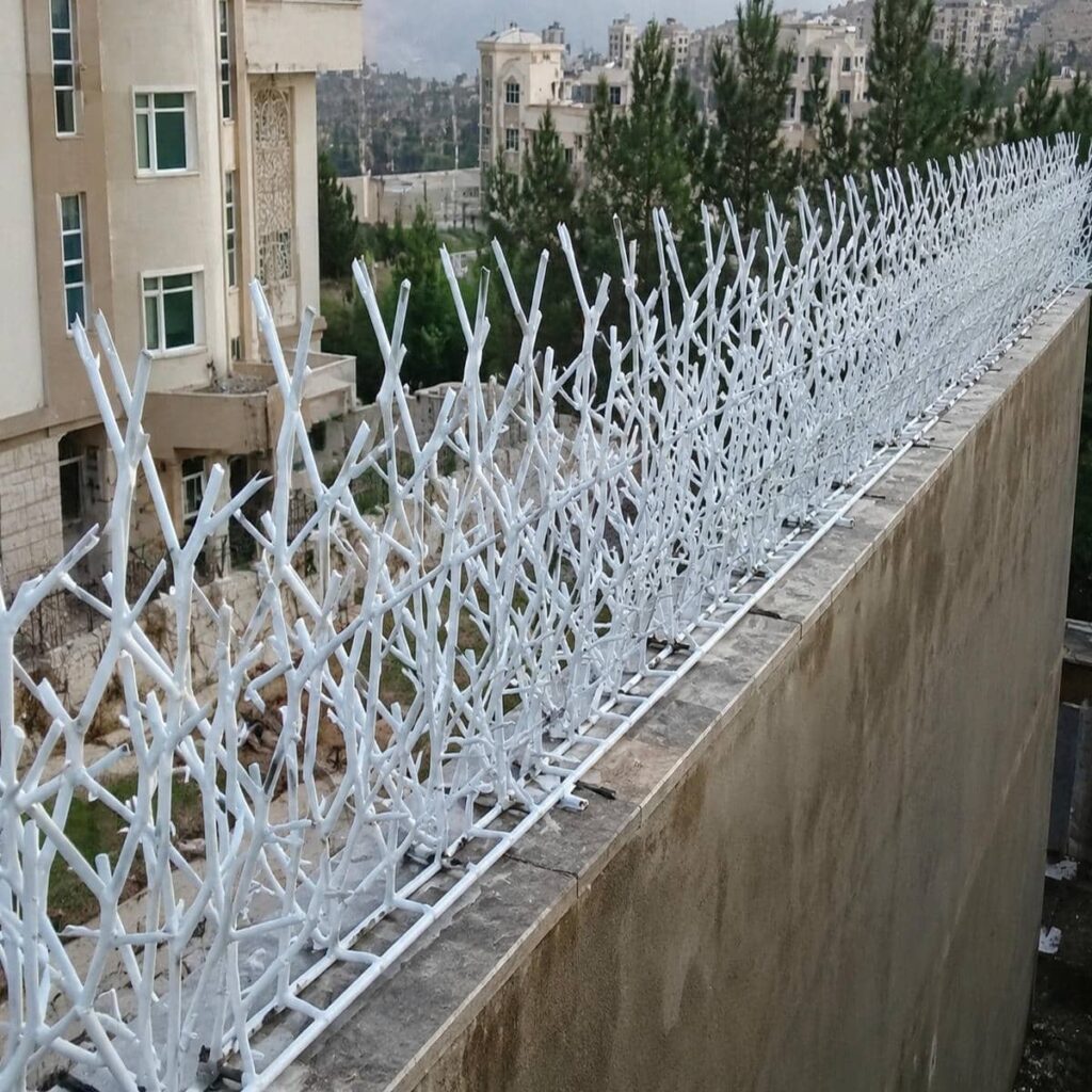 نرده روی دیوار فلزی روی دیوار کلاسیک