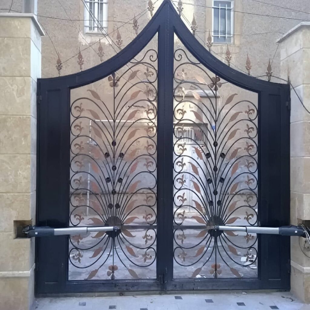 جک درب پارکینگ ایرانی سفید روی میز فروش در بیرجند
