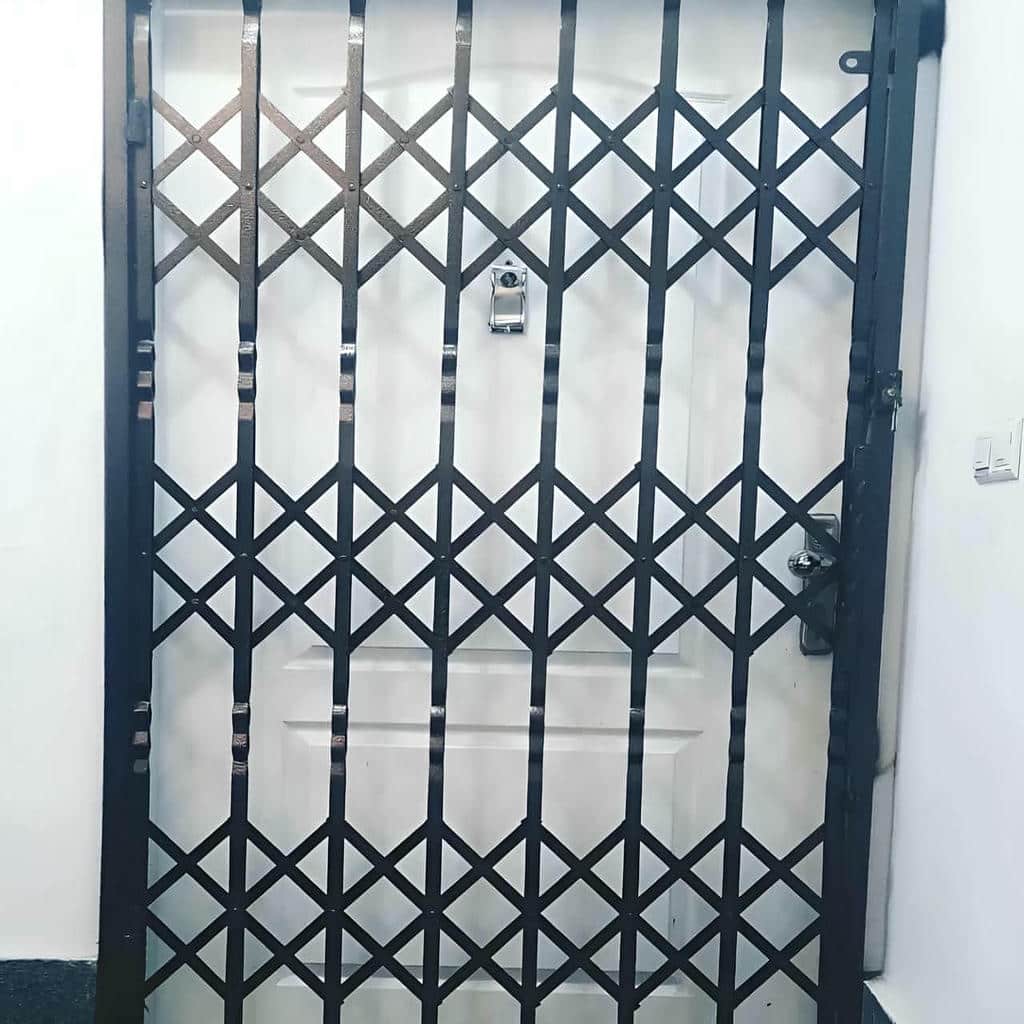 حفاظ درب آکاردئونی طوسی برای واحد مسکونی استان قم حفاظ درب آکاردئونی طوسی برای واحد مسکونی استان قم
