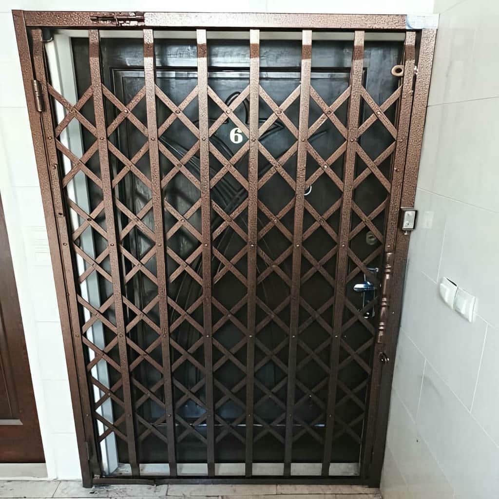مرکز فروش حفاظ درب آکاردئونی با اتصالات مقاوم در یزد و حومه