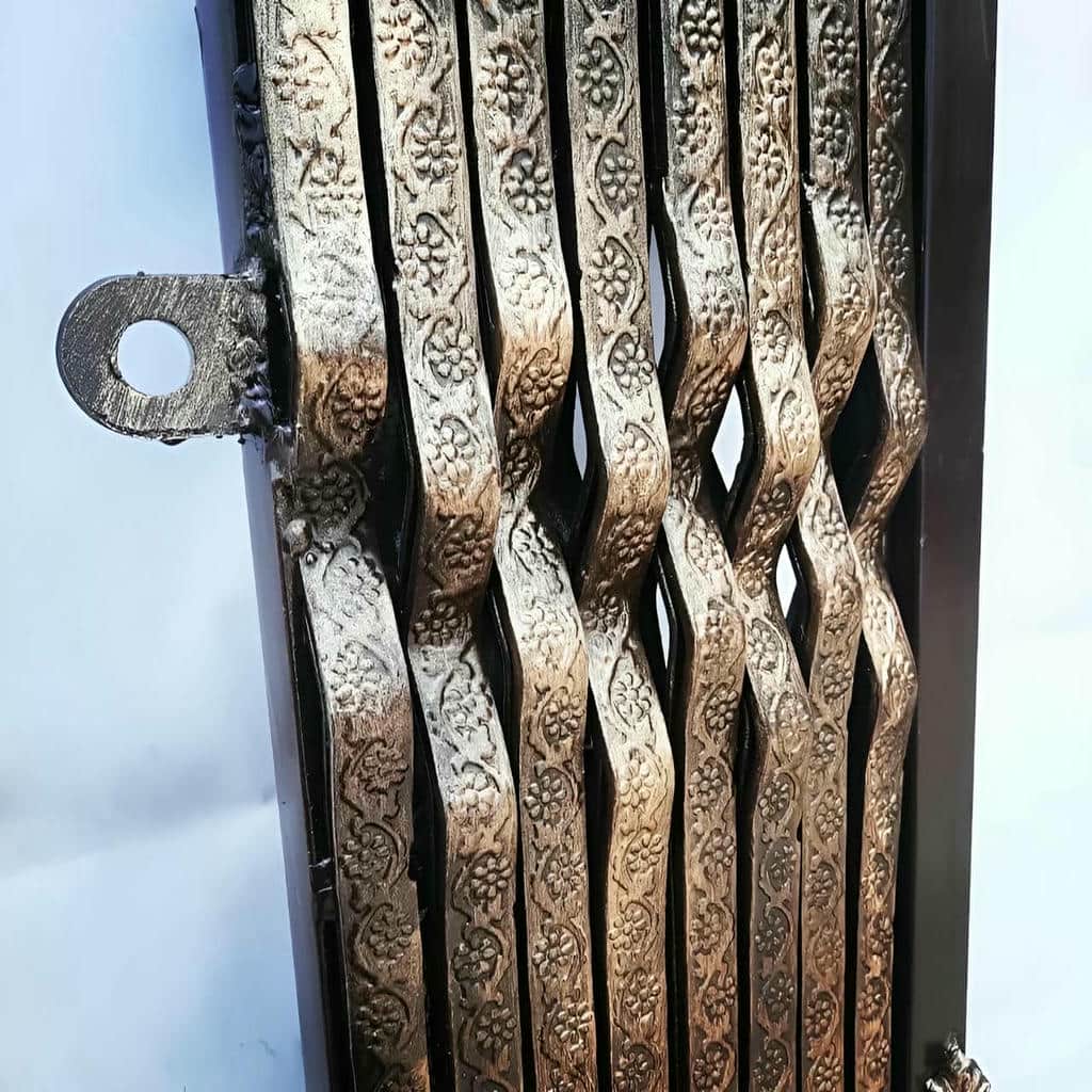 حفاظ درب آکاردئونی کرم با شبکه لوزی منظم حفاظ درب آکاردئونی کرم با شبکه لوزی منظم