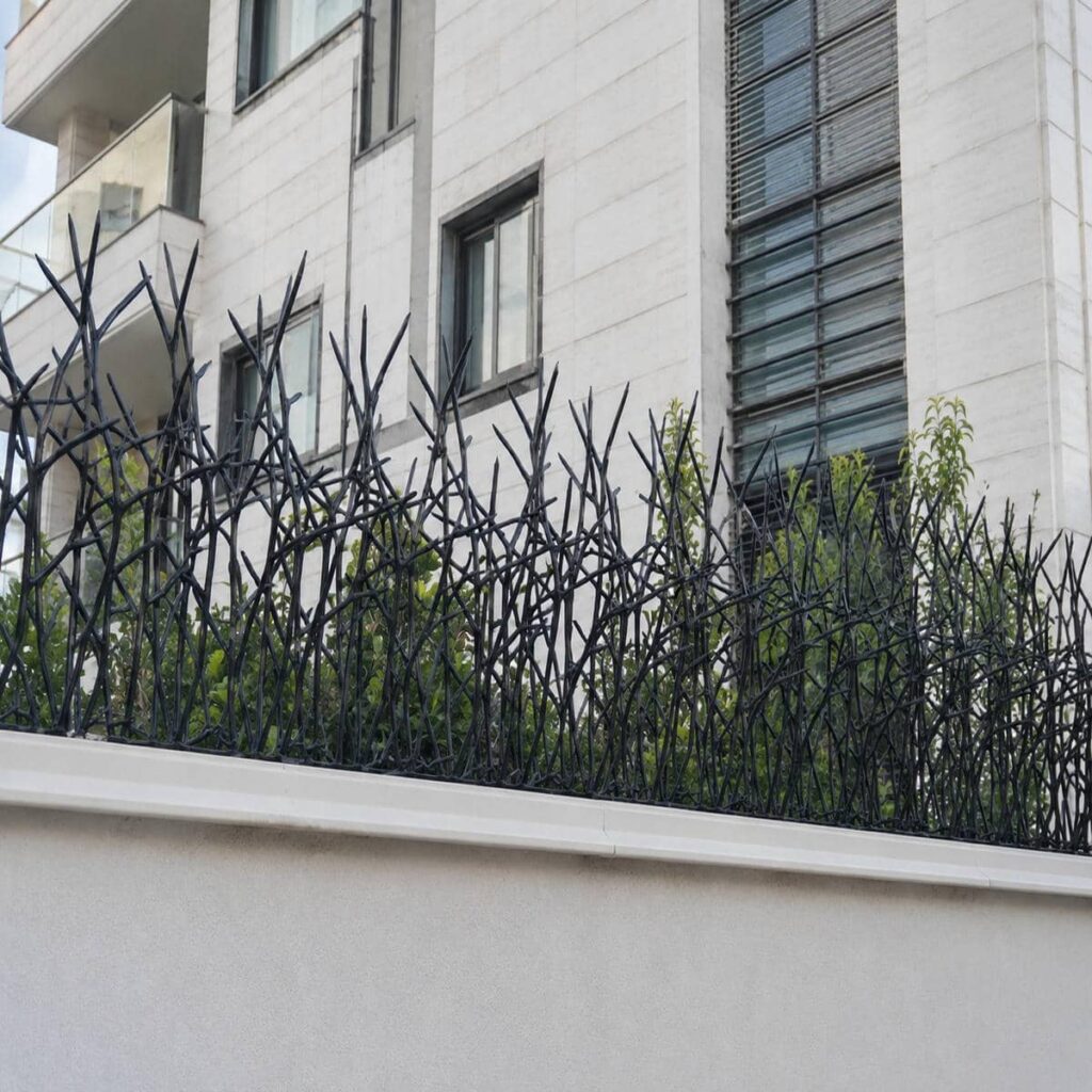 حفاظ دیوار شاخ گوزنی با شاخه های متراکم حفاظ دیوار شاخ گوزنی با شاخه های متراکم