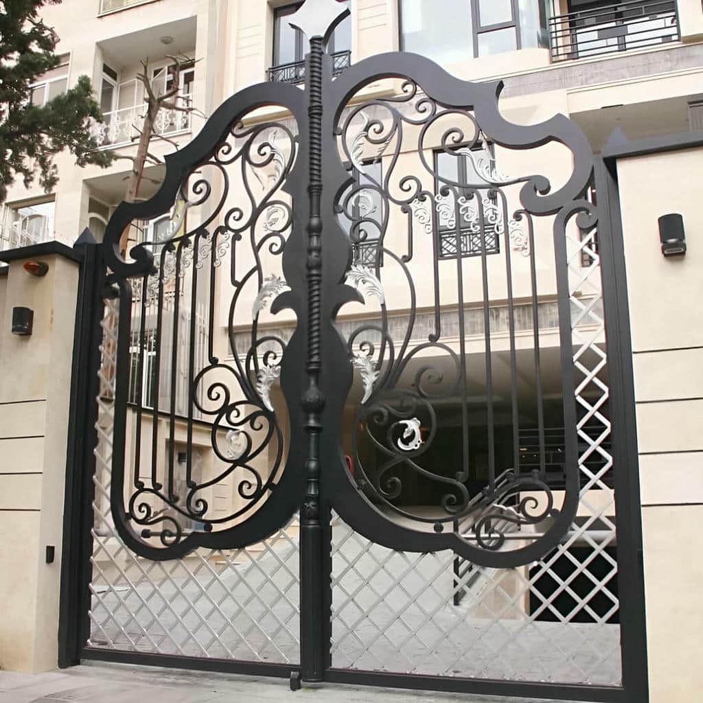 درب حیاط سفید مناسب گذر محدود ساختمان