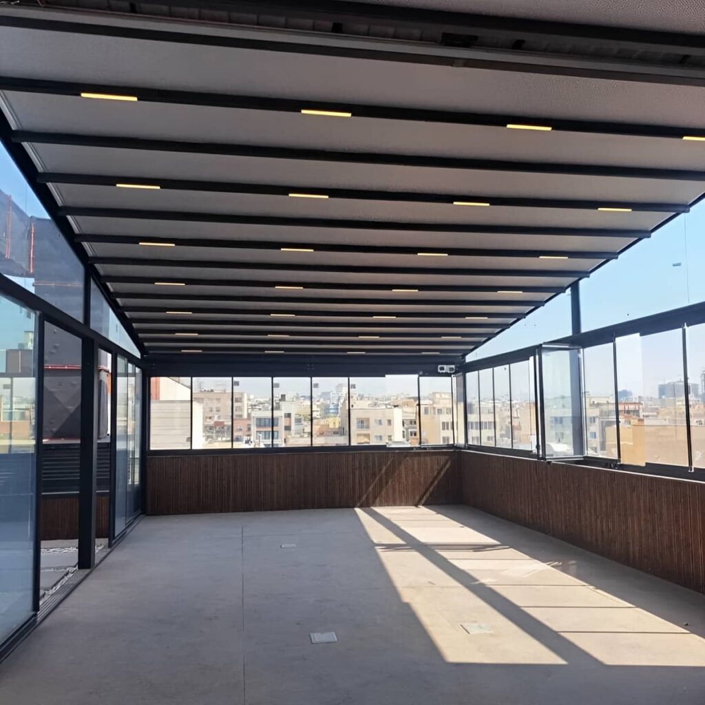 سایبان برقی خاکستری بالای ورودی مجتمع تجاری سایبان برقی خاکستری بالای ورودی مجتمع تجاری