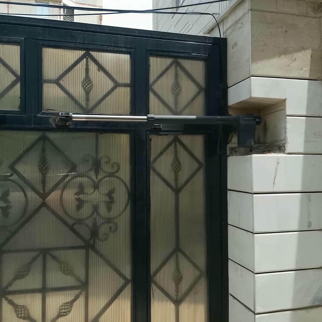 مدل خارجی بازویی مشکی کنار کاتالوگ مشخصات