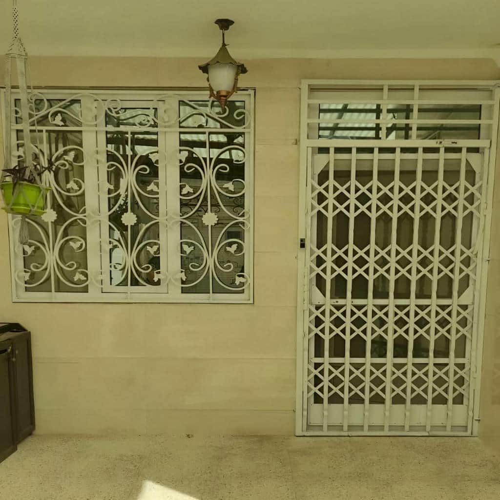 مقایسه تسمه های فلزی با سطح رنگ شده