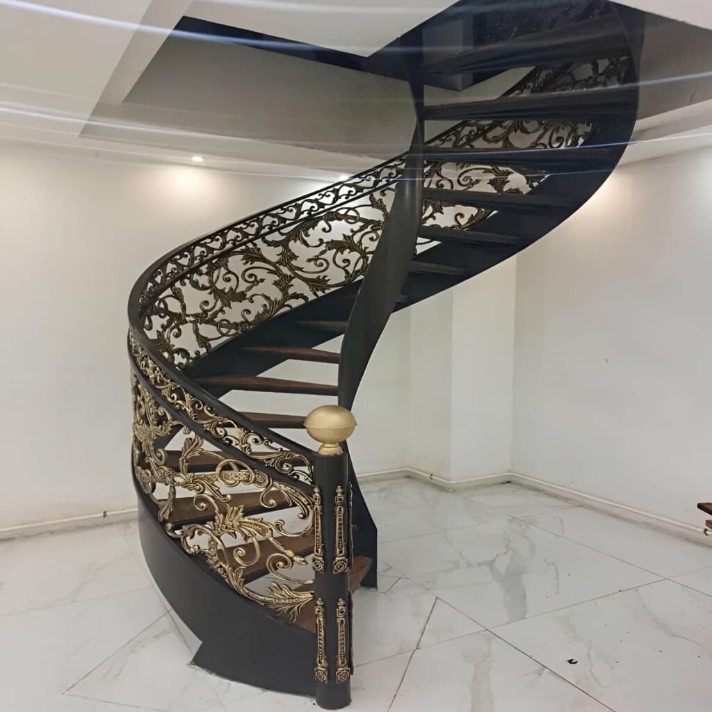 نمای نزدیک پایه فولادی و اتصال دست انداز گرد نمای نزدیک پایه فولادی و اتصال دست انداز گرد