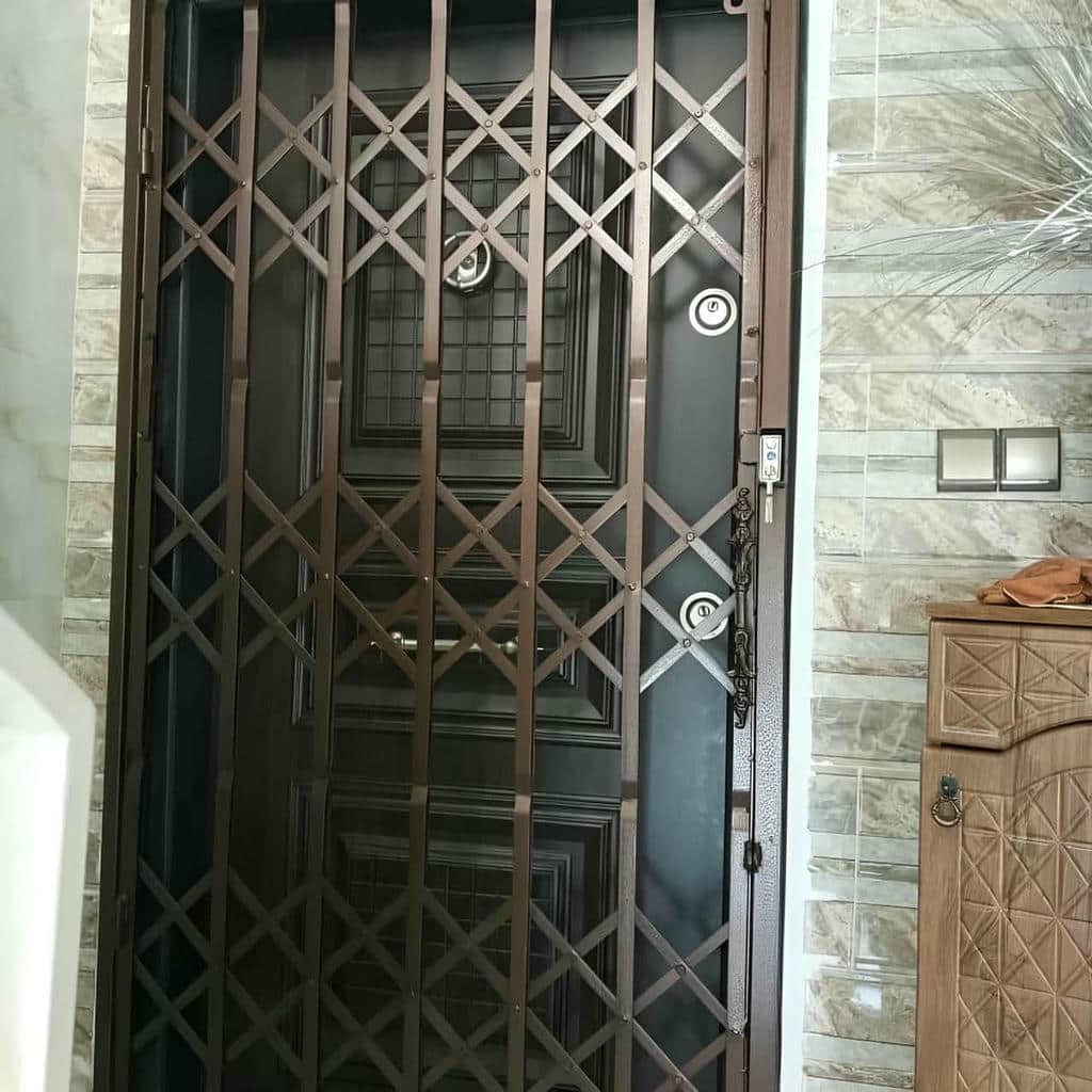 نمای نزدیک پوشش رنگ کوره ای شبکه فلزی نمای نزدیک پوشش رنگ کوره ای شبکه فلزی
