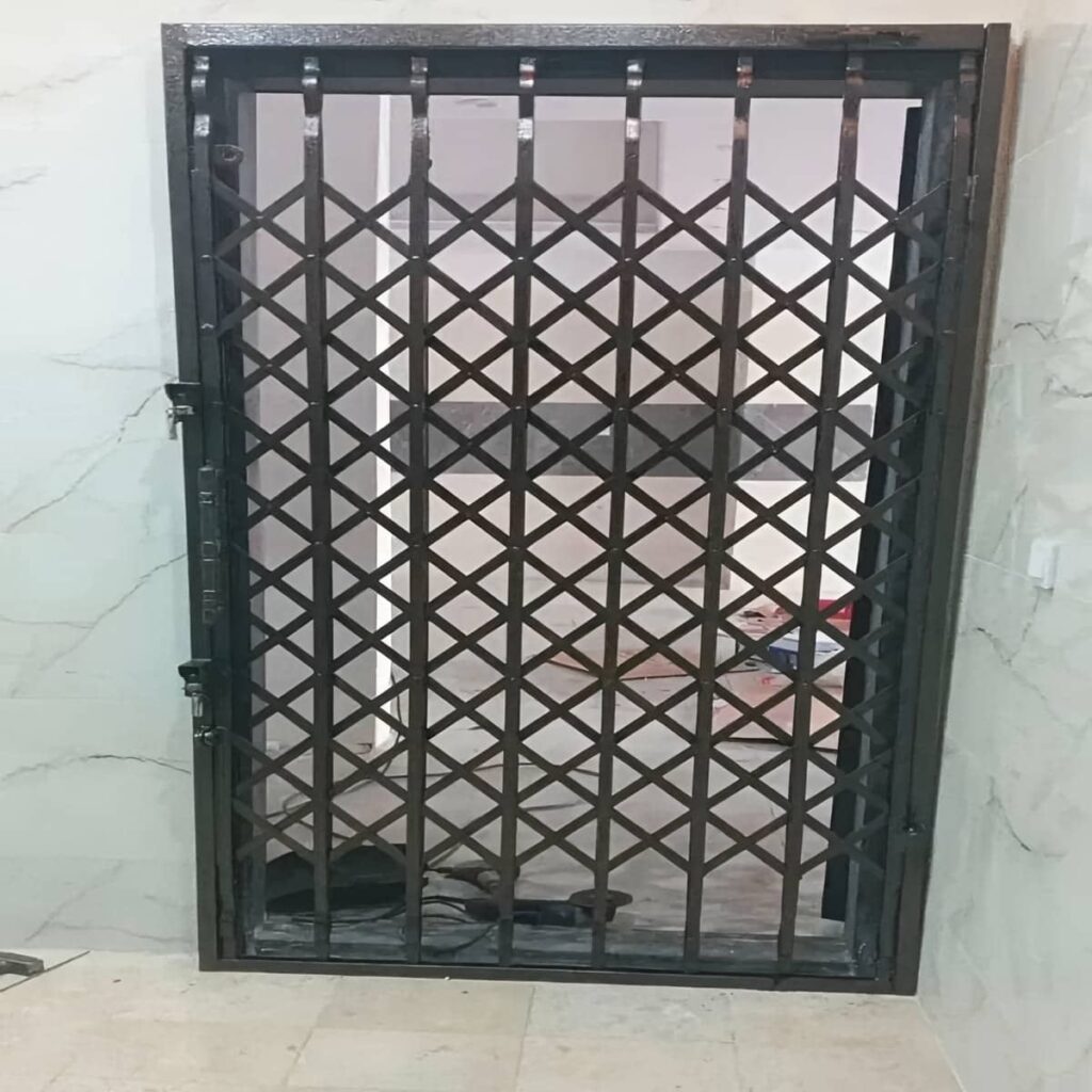 نوار اندازه گیری روی عرض چارچوب در اراک