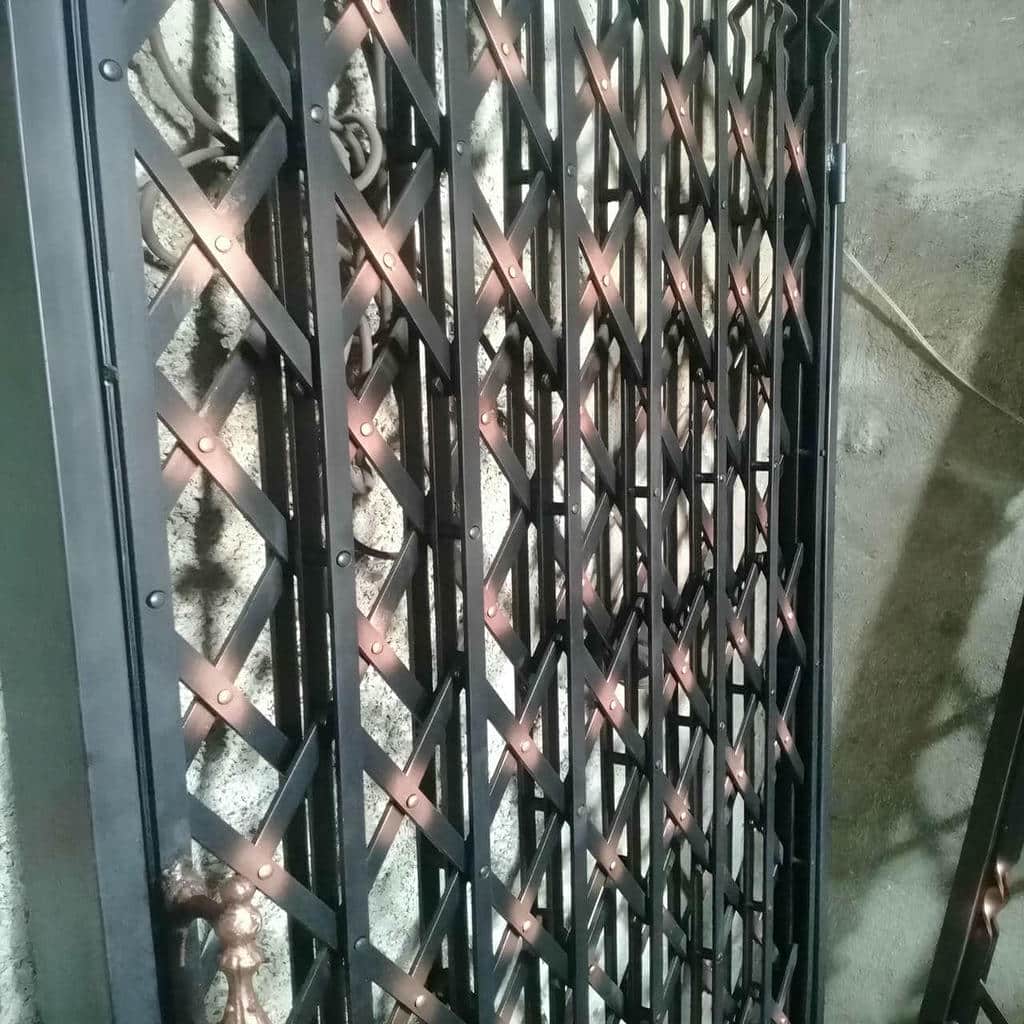 گارد آکاردئونی خاکستری با شبکه لوزی متقارن