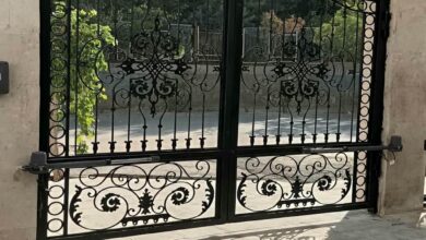 جک درب پارکینگ خاکستری روی ورودی مسکونی استان قم
