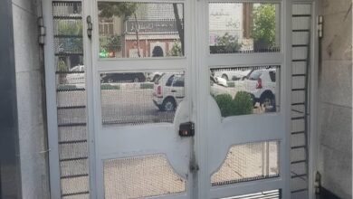 جک درب پارکینگ مشکی روی درب مدرن استان خوزستان