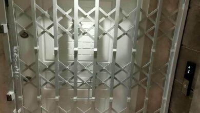 حفاظ درب آکاردئونی سفید با پوشش فلزی در بوشهر