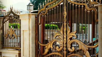 درب حیاط طوسی با پوشش محافظ در استان کرمان